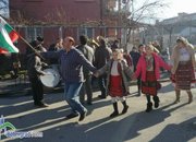 Фолклорни танци, духова музика и много настроение при изпълнението на обичая “Топене на пръстени“