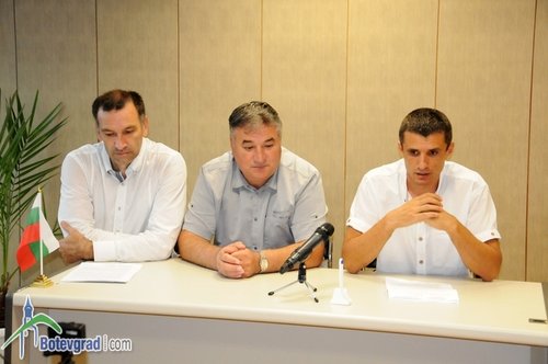 Трима съветници дадоха пресконференция по въпроси, свързани със стопанисването и управлението на „Арена Ботевград” /ВИДЕО/