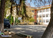Оживление и в района на ОУ „Васил Левски“ към края на изборния ден