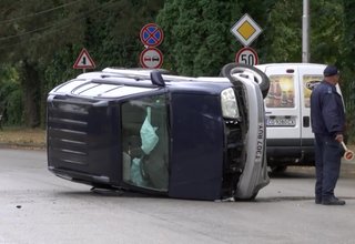 Двама пострадаха при тежка катастрофа на булевард цар Осовободител Скрийншот