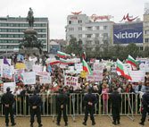 Учителите блокират центъра на София за втори път