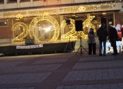 Коледното градче в центъра на Етрополе продължава да събира хора