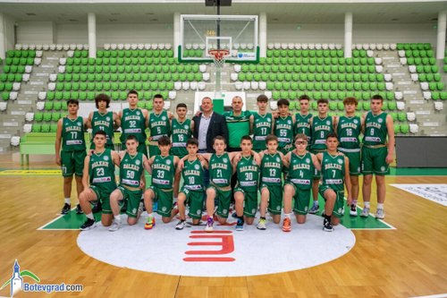 И Балкан (15) стартира със загуба в EYBL