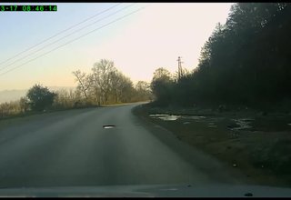 Самосвал Камаз излизащ от нелегално сметище до Врачеш изнесе кал и замърси страшно много целият път от Врачеш до Ботевград Скрийншот