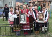 ЕТРОПОЛЦИ СЕ ПОКЛОНИХА ПРЕД ГЕРОИЧНАТА СМЪРТ НА АПОСТОЛА