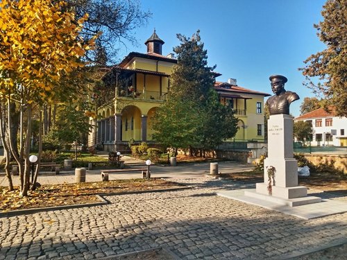 Знае се вече датата на откриване бюст-паметника на Павел Христов в Етрополе