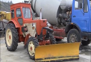 Общината подписа договор с фирма Микра за зимно почистване на общинската пътна мрежа, улиците в Ботевград и Зелин Скрийншот