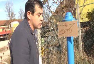 Как се разхищава вода в дните, когато всяка капка е ценна заради източения язовир Скрийншот