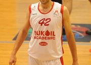 Лукойл Академик срази Черноморец за първа победа в плейофите