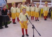 Деца от Детска градина “Звънче“ поднесоха празнична програма в Дома за възрастни хора “Д-р Адриян Атанасов“ 