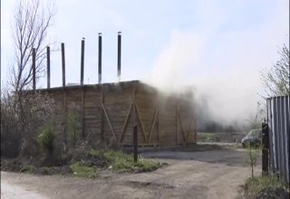 Цех за производство на дървени въглища обгази Скравена Скрийншот