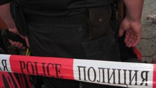 Откриха мъртви майка и син в дома им 