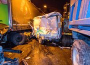 Екипи на ОДМВР-София,  СДВР и ГДПБЗН оказват съдействие на мястото на верижната катастрофа в тунел „Витиня“