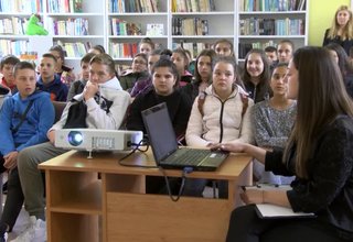 В навечерието на 1 ноември в общинската библиотека се проевде открит урок на тема "Будителите в моя роден край” Скрийншот