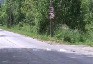 Голяма част от така наречените "Легнали полицаи" са незаконно поставени Скрийншот