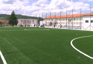 Футболно игрище с изкуствена настилка е най-новата придобивка за Скравена. 70 хиляди лева вложи общината в изграждането му Скрийншот