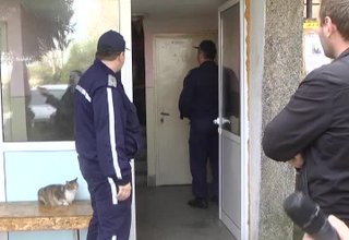Съдия-изпълнител принудително изведе Виктория Русимова и съпруга й от апартамента, който загубила заради невърнат кредит Скрийншот