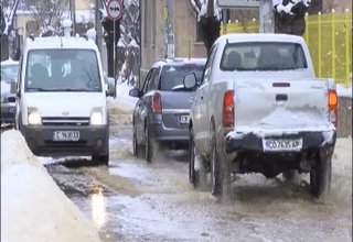 Голяма авария на водопровода вчера в Ботевград Скрийншот