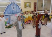 Деца от Детска градина “Звънче“ поднесоха празнична програма в Дома за възрастни хора “Д-р Адриян Атанасов“ 