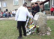 ЕТРОПОЛЦИ СЕ ПОКЛОНИХА ПРЕД ГЕРОИЧНАТА СМЪРТ НА АПОСТОЛА