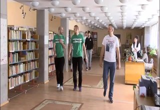 От днес в общинската библиотека започна традиционният маратон на четенето. Той бе открит - от играчите на мъжкия отбор на баскетболния Балкан Скрийншот
