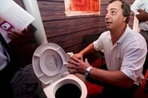 Дефектна дъска за тоалетна чиния уби човек