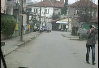 При специализирана полицейска акция в Ботевград бяха иззети 14 килограма контрабанден тютюн Скрийншот