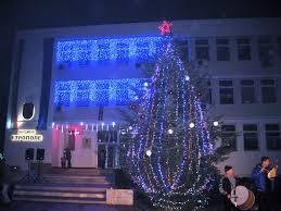 В ПЕТЪК ЩЕ ГРЕЙНАТ СВЕТЛИНИТЕ НА КОЛЕДНАТА ЕЛХА В ЕТРОПОЛЕ