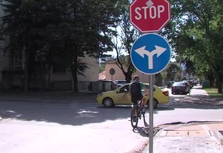 От 1 октомври, неделя, по някои улици в центъра на Ботевград се въвежда еднопосочно движение Скрийншот
