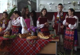 За втора поредна година ученици от ПТГМ Христо Ботев правят възстановява на Великденските празници в Ботевградско Скрийншот