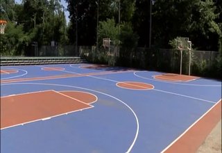 В скоро време ще станат готови и другите две игрища на спортните площадки до старата зала Скрийншот