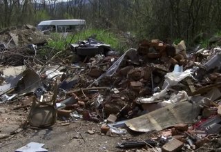 Незаконно сметище се е образувало в района на бившото военно поделение Скрийншот