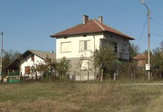 Трима маскирани нападнаха и ограбиха семейство в Джурово Скрийншот