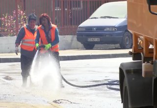 Започна миенето на улиците в Ботевград Скрийншот