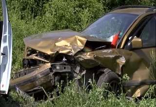 Катастрофа на главия път Е-79, челно се удариха два леки автомобила Скрийншот