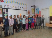 Осмомартенски поздрави от деца и ученици за жените в училището