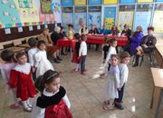 Осмомартенски поздрави от деца и ученици за жените в училището