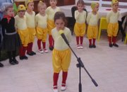 Деца от Детска градина “Звънче“ поднесоха празнична програма в Дома за възрастни хора “Д-р Адриян Атанасов“ 
