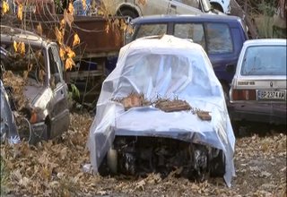Две коли горяха в кватал Север. Едната е запалена умишлено, втората от късо съединение Скрийншот