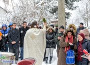 Именик извади кръста от ледените води на Стара река 