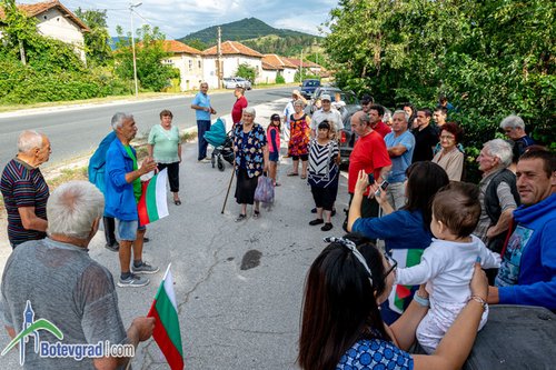 Земеделските производители в Новачене с протестно автошествие /допълнена/