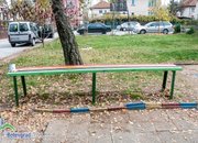 Деца почистиха и боядисаха детска площадка 