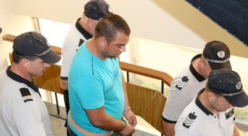 АФП: Само българските баби не участват в трафика на бежанци 