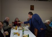 ПОТРЕБИТЕЛИТЕ НА ДОМ ЗА СТАРИ ХОРА - ЕТРОПОЛЕ С НОВОГОДИШЕН ОБЯД