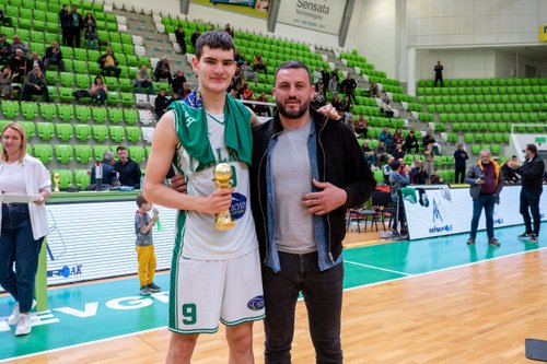 Стефан Михайлов с първи професионален договор