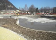 Благоприятни условия за работата по обекта „Езерото” пред болницата в Етрополе 