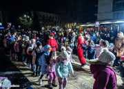 С коледна премяна засия централната част на Ботевград