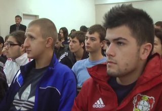 Обучават ученици как да работят със суперкомпютър Скрийншот