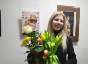 Младата художничка Снежина Димитрова представя 21 свои творби в първата си самостоятелна изложба в Ботевград