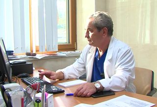Защо един лицево-челюстен хирург сравнява професията си с джаз Скрийншот